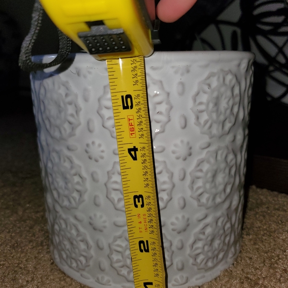 Vases - Picture 3 of 4